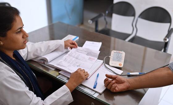 ВОЗ призывает правительства и партнеров удвоить усилия по созданию инклюзивных систем здравоохранения.